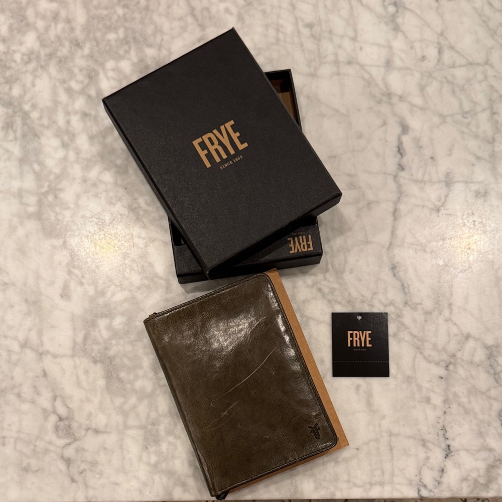 NWT Frye Men's Pine olive Austin Leather Card Passport wallet Holder